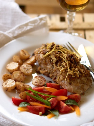 Просто&Вкусно - Рыба и морепродукты - Филе сома, обжаренное в грецких орехах.