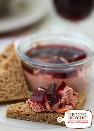 Pate din ficat de pui cu jeleu din vin de Porto