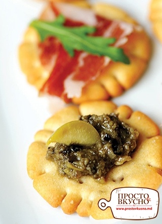 Просто&Вкусно - Закуски - Крекеры с пастой из оливок