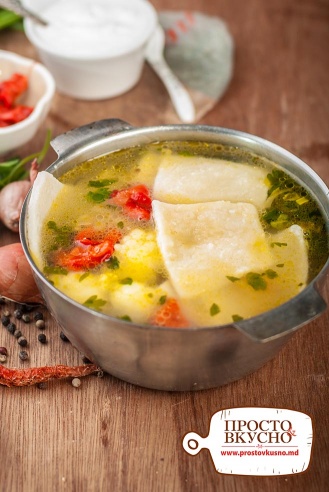 Суп с плоскими галушками