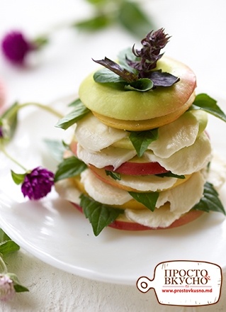 Просто&Вкусно - Диетические блюда - Моцарелла с грушей, яблоком и базиликом