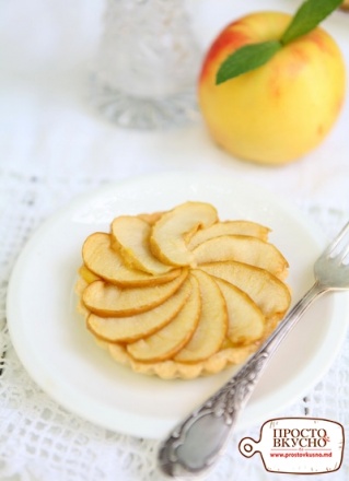 Просто&Вкусно - Deserturi - Tartaletă cu cremă fiartă sub floare din măr