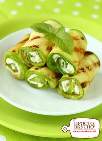 Рулетики с козьим сыром
