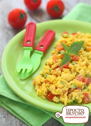 Просто&Вкусно - Завтраки - Яичница с кабачком и помидором