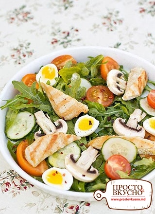 Просто&Вкусно - Салаты - Овощной салат с перепелиными яйцами и куриной грудкой