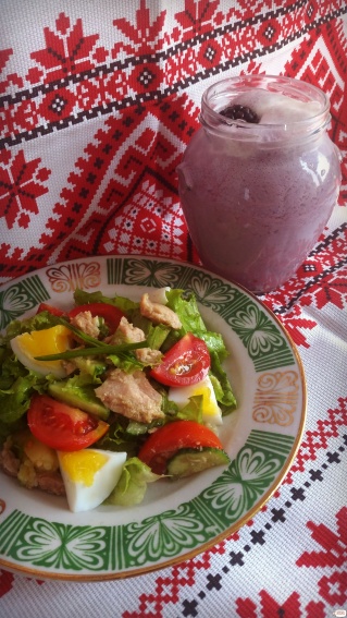Просто&Вкусно -  - Salată de vară cu ton și Smoothie de mure 