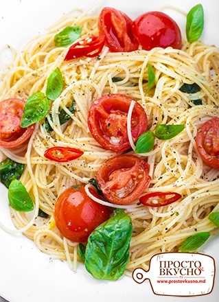 Просто&Вкусно - Paste - Spaghetti co roşii cherry dulci,busuioc,ardei iute şi ulei de măsline