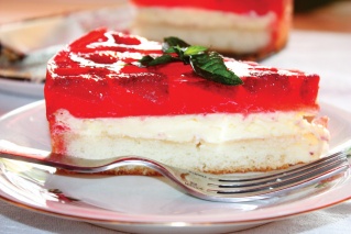 Просто&Вкусно - Torturi - Tort cu cremă de brânză și jeleu de căpșuni