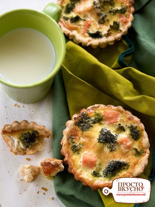 Просто&Вкусно - Panificaţie  - Mini-tarte cu broccoli și somon