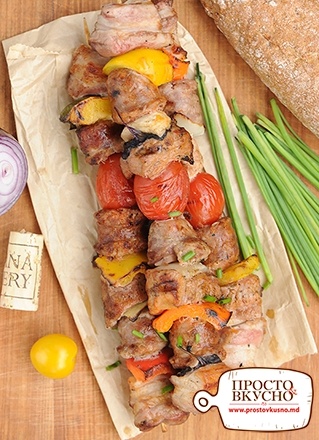 Просто&Вкусно - Carne si pasăre - Frigărui din carne de porc în sos de tomate