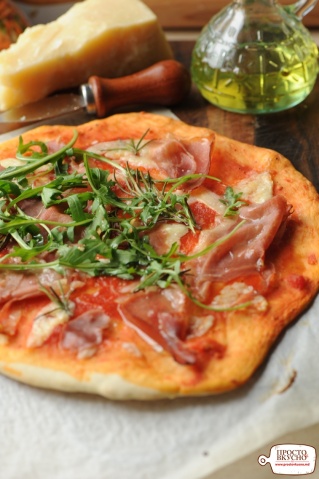 Просто&Вкусно - Mâncăruri - Pizza cu prosciutto 